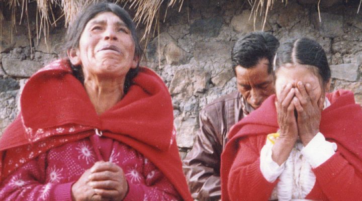 women-praying-in-peru_mi_042723